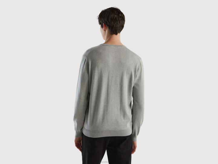 jersey con cuello de pico en puro algodón NHBF1165 gris claro hombres Benetton