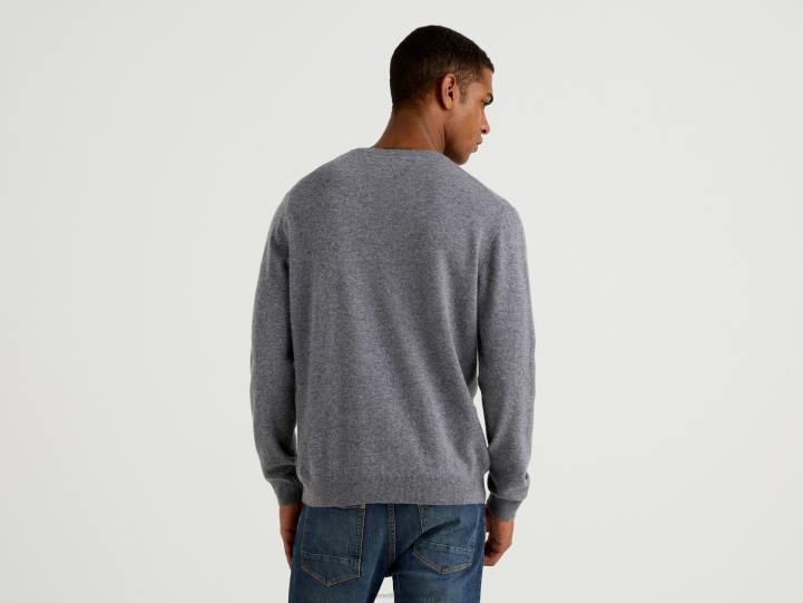 suéter gris oscuro con cuello redondo en pura lana merino NHBF6040 gris oscuro hombres Benetton