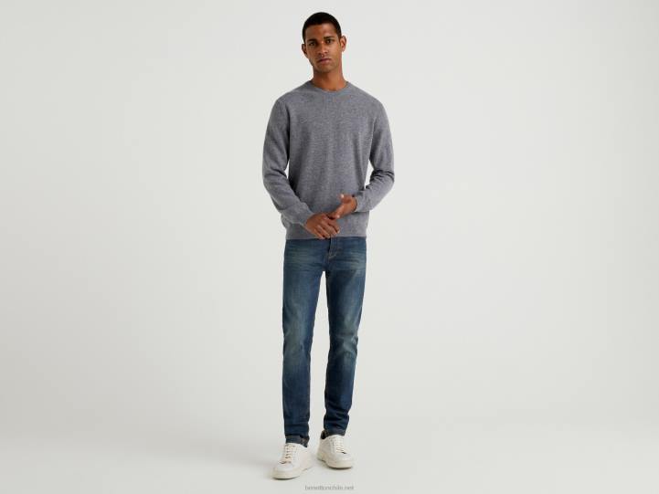 suéter gris oscuro con cuello redondo en pura lana merino NHBF6040 gris oscuro hombres Benetton