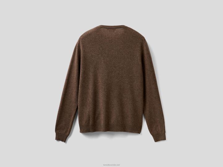 suéter marrón con cuello redondo en pura lana merino NHBF1179 marrón hombres Benetton