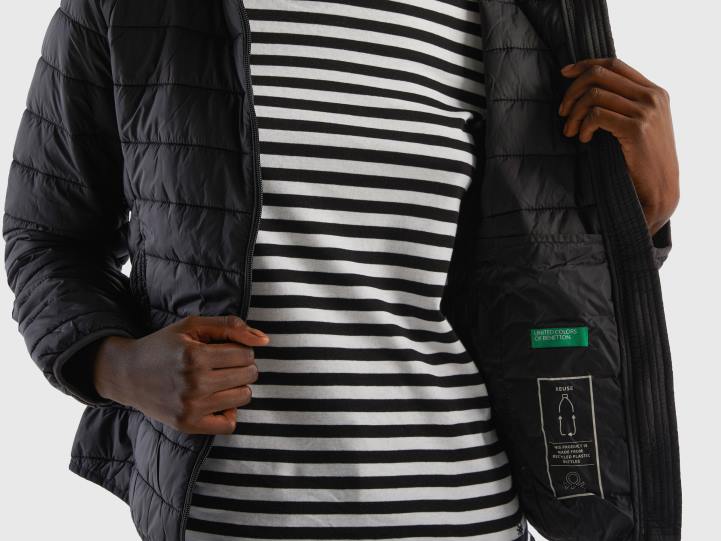 plumífero de guata reciclada NHBF258 negro mujer Benetton