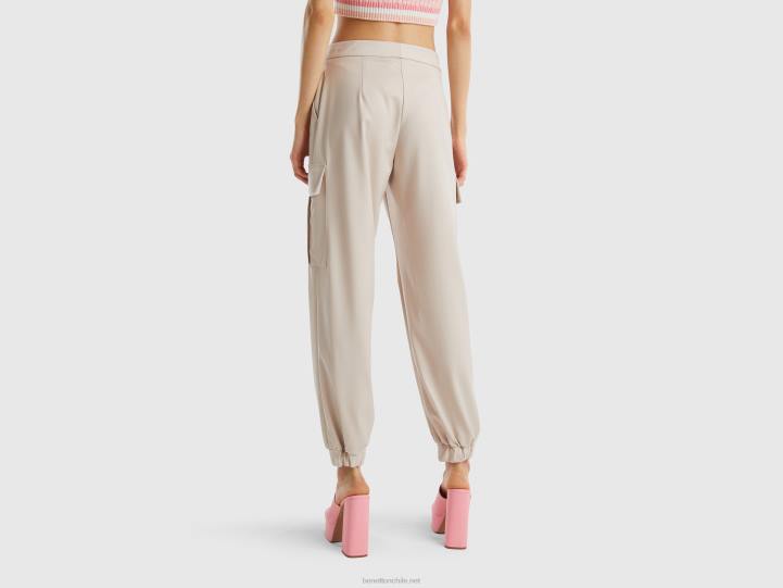 pantalones cargo fluidos NHBF621 beige mujer Benetton