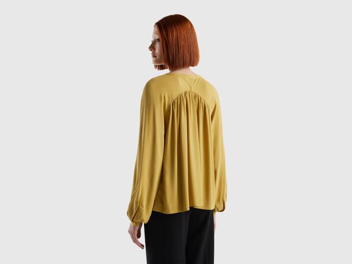 blusa manga larga 100% viscosa NHBF3953 mostaza mujer Benetton