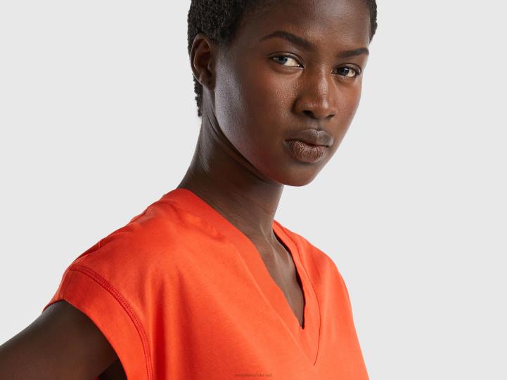 Camiseta cuello pico 100% algodón NHBF3856 rojo mujer Benetton