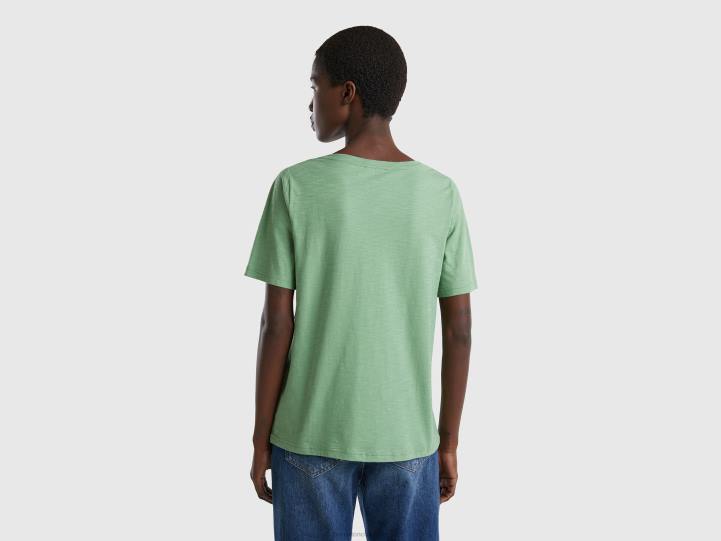 camiseta con cuello de pico en algodón flameado NHBF3871 verde mujer Benetton