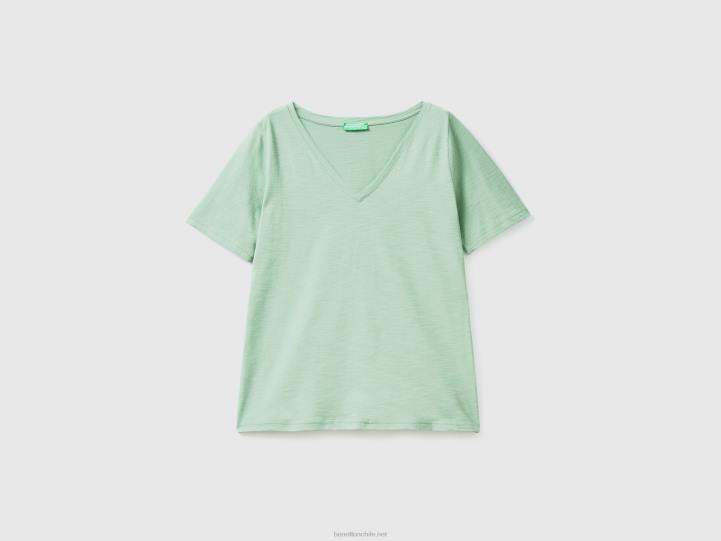 camiseta con cuello de pico en algodón flameado NHBF3871 verde mujer Benetton