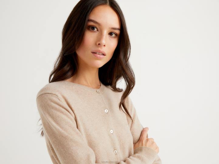 Cárdigan beige con cuello redondo de pura lana merino NHBF225 beige mujer Benetton