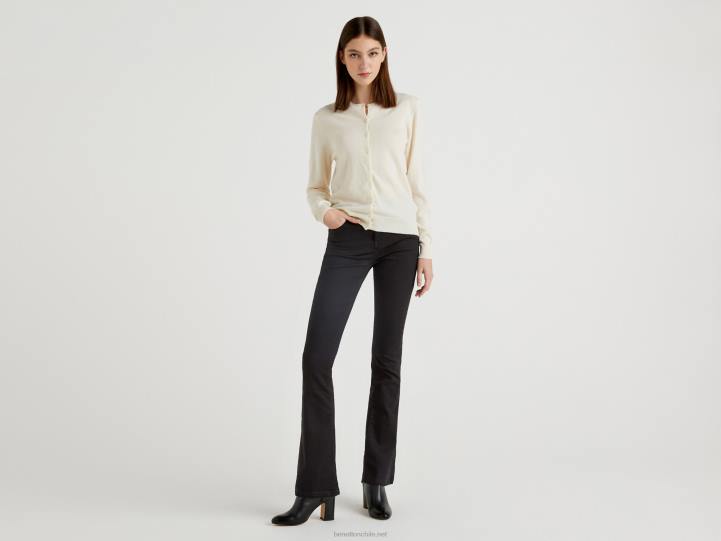 Cárdigan color crema con cuello redondo de pura lana merino NHBF3685 Blanco crema mujer Benetton