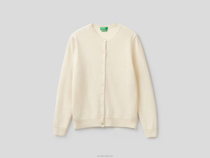 Cárdigan color crema con cuello redondo de pura lana merino NHBF3685 Blanco crema mujer Benetton