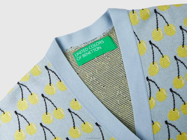 cárdigan azul cielo con estampado de cerezas NHBF3614 cielo azul mujer Benetton