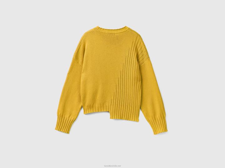 suéter con fondo irregular NHBF100 mostaza mujer Benetton