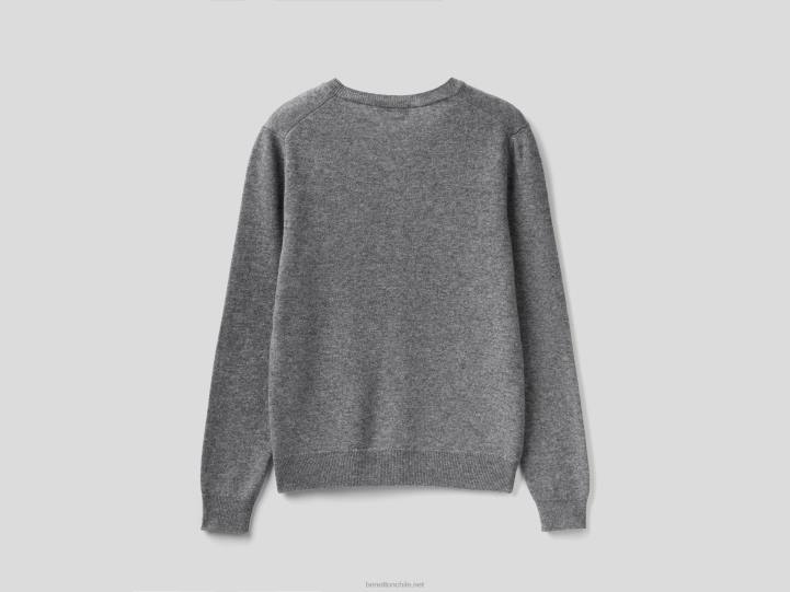 suéter gris con cuello de pico en pura lana merino NHBF3696 gris mujer Benetton