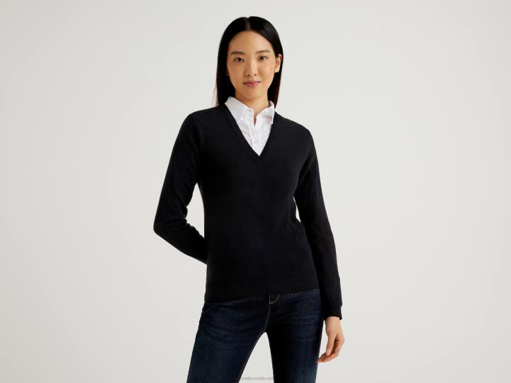 suéter negro con cuello de pico en pura lana merino NHBF3697 negro mujer Benetton