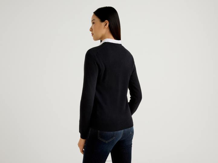suéter negro con cuello de pico en pura lana merino NHBF3697 negro mujer Benetton