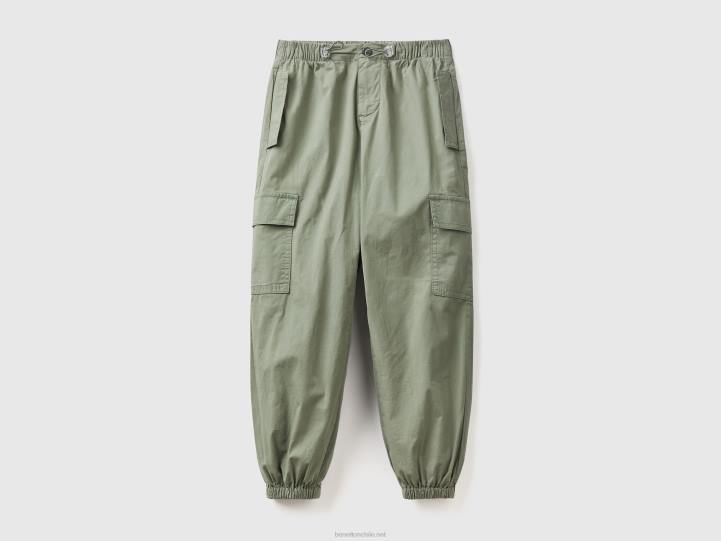 pantalones de paracaídas con bolsillos grandes NHBF2672 verde militar niños Benetton