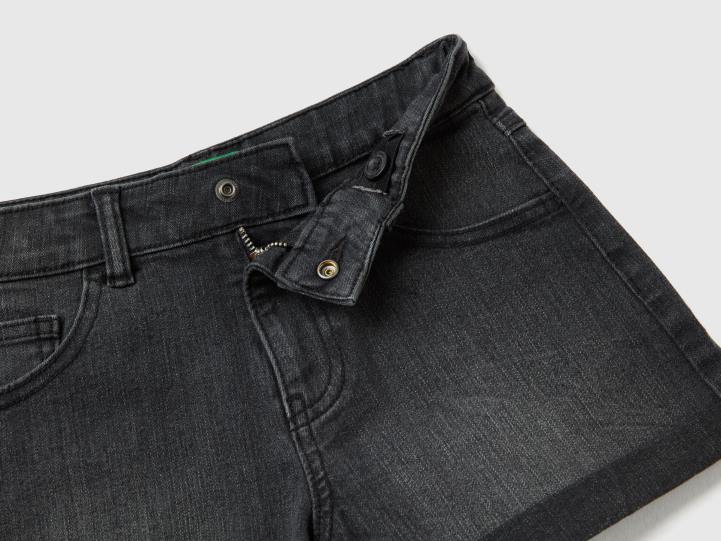 shorts vaqueros en denim "eco-recycle" NHBF5433 negro niños Benetton