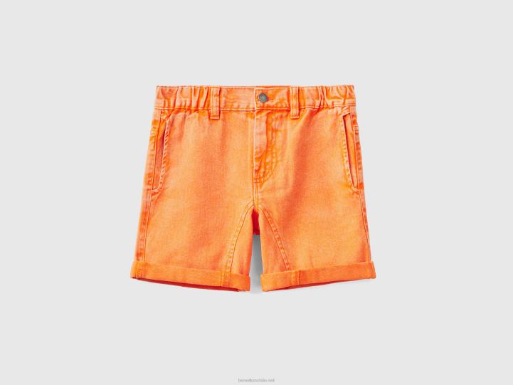 Pantalón corto 100% algodón cuatro bolsillos NHBF4925 naranja neón niños Benetton