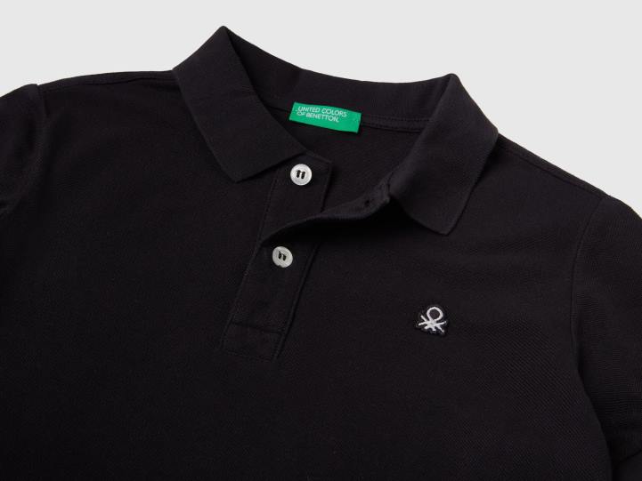 polo slim fit en 100% algodón orgánico NHBF1878 negro niños Benetton