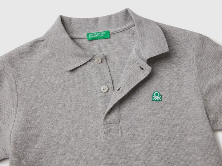 polo slim fit en 100% algodón orgánico NHBF4897 gris claro niños Benetton