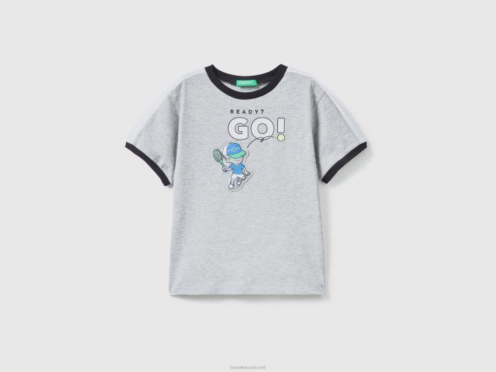 camiseta con estampado y parche NHBF5073 gris claro niños Benetton