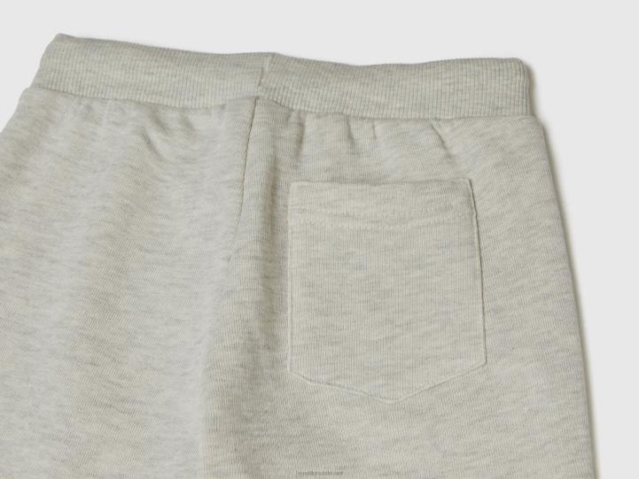 joggers con bordado NHBF2339 gris claro niños Benetton