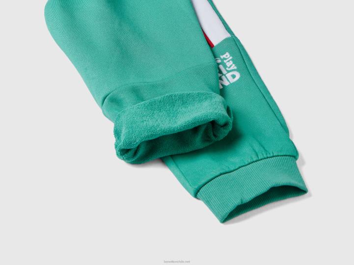 joggers en tejido técnico NHBF5164 verde niños Benetton