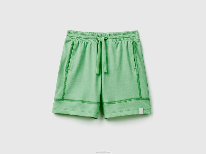shorts en tejido reciclado NHBF2364 verde claro niños Benetton