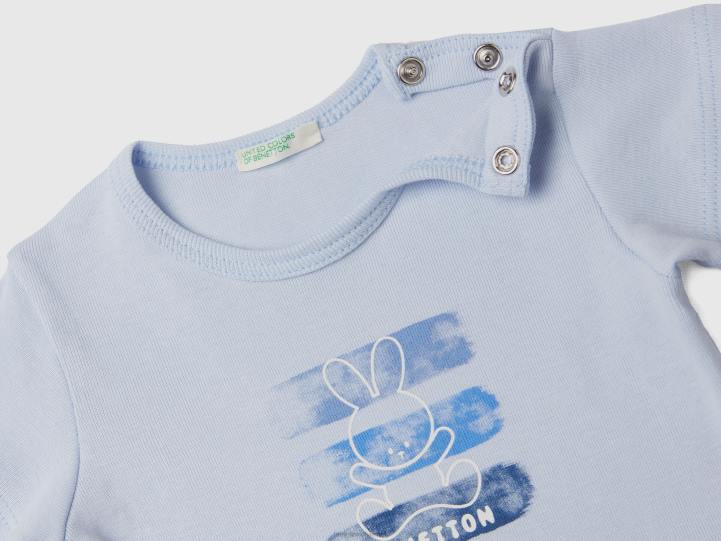 camiseta en 100% algodón orgánico NHBF5843 cielo azul niños Benetton